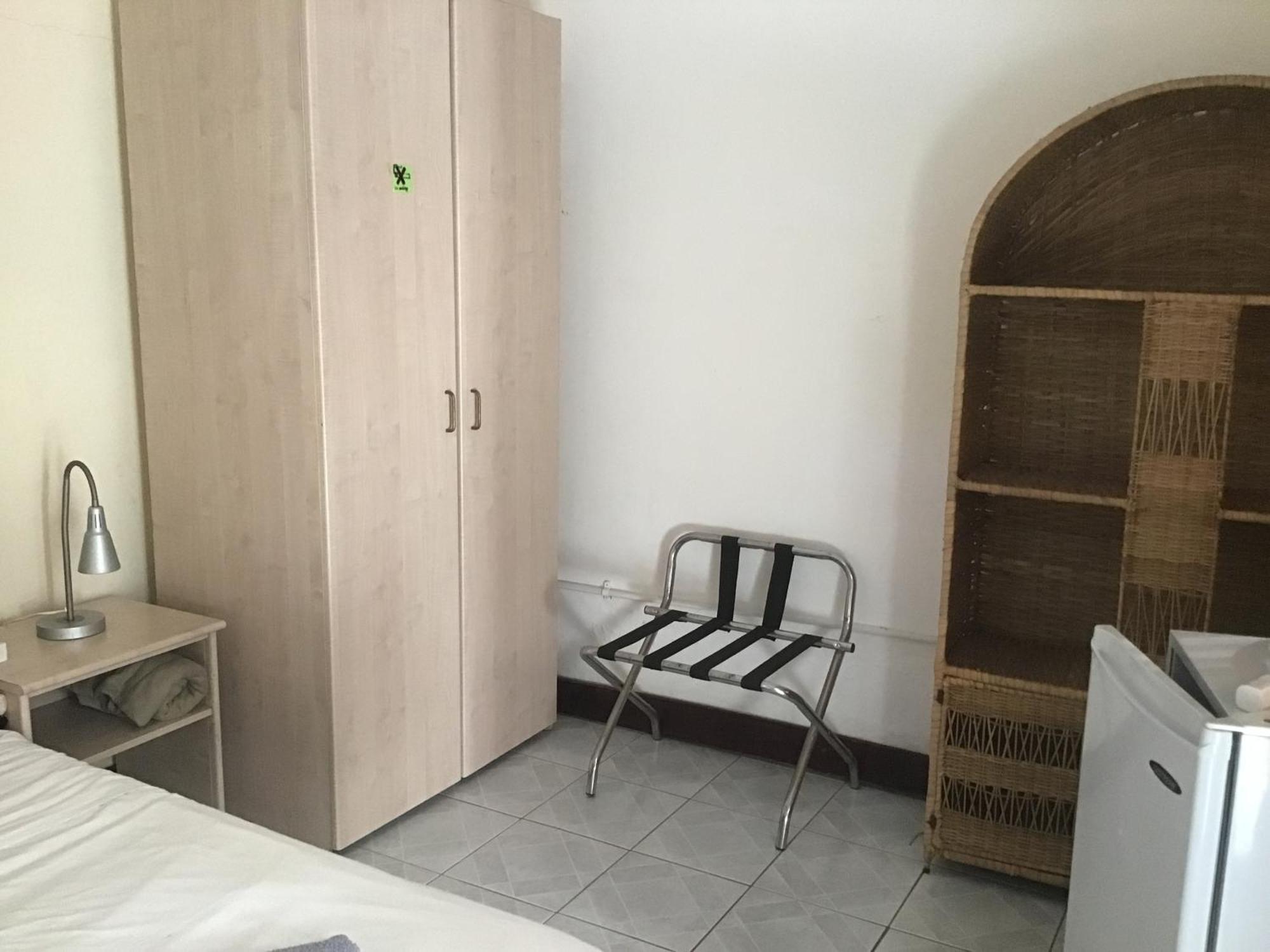 Anns Guesthouse Bakaugambia Zewnętrze zdjęcie