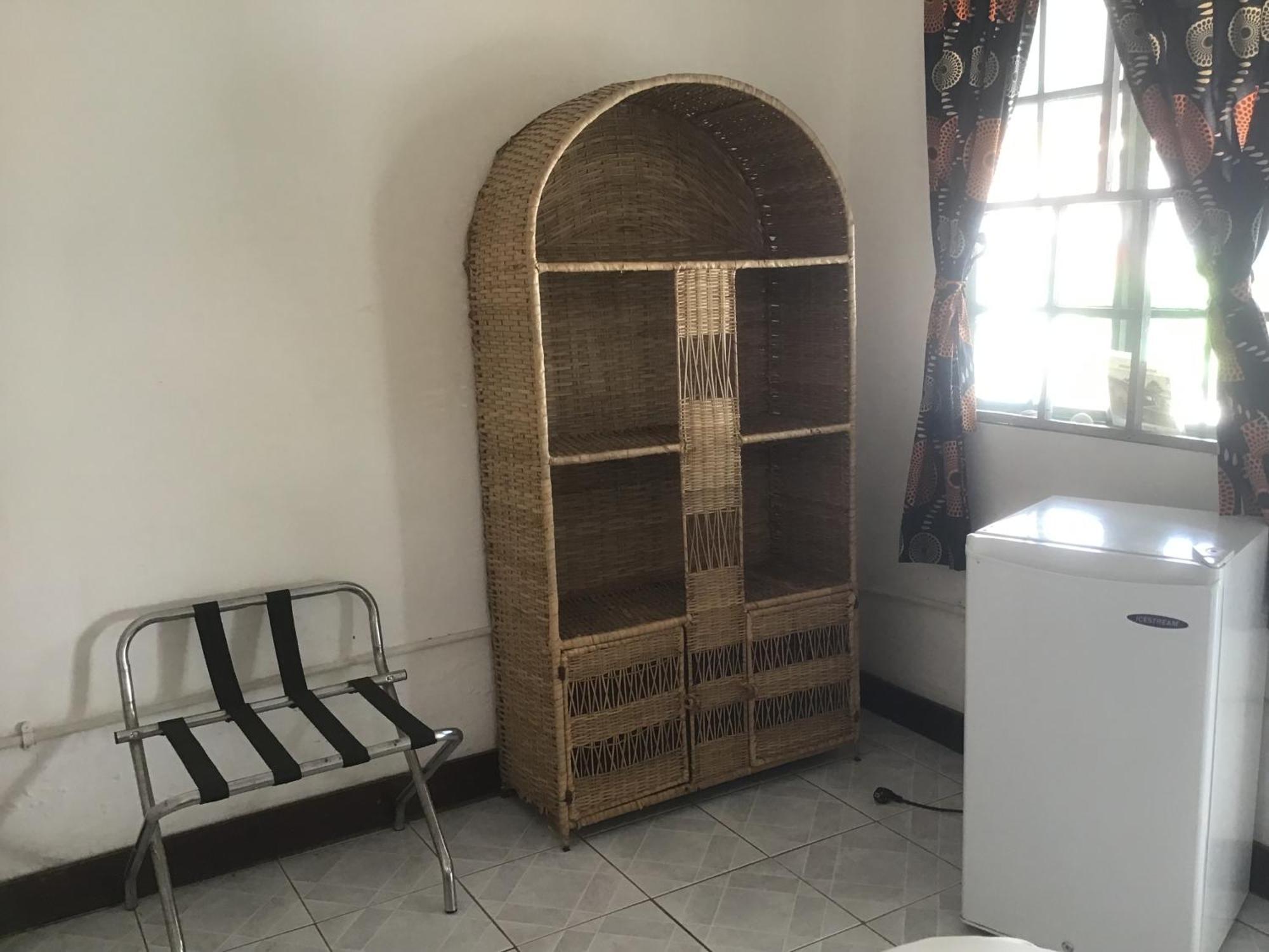 Anns Guesthouse Bakaugambia Zewnętrze zdjęcie